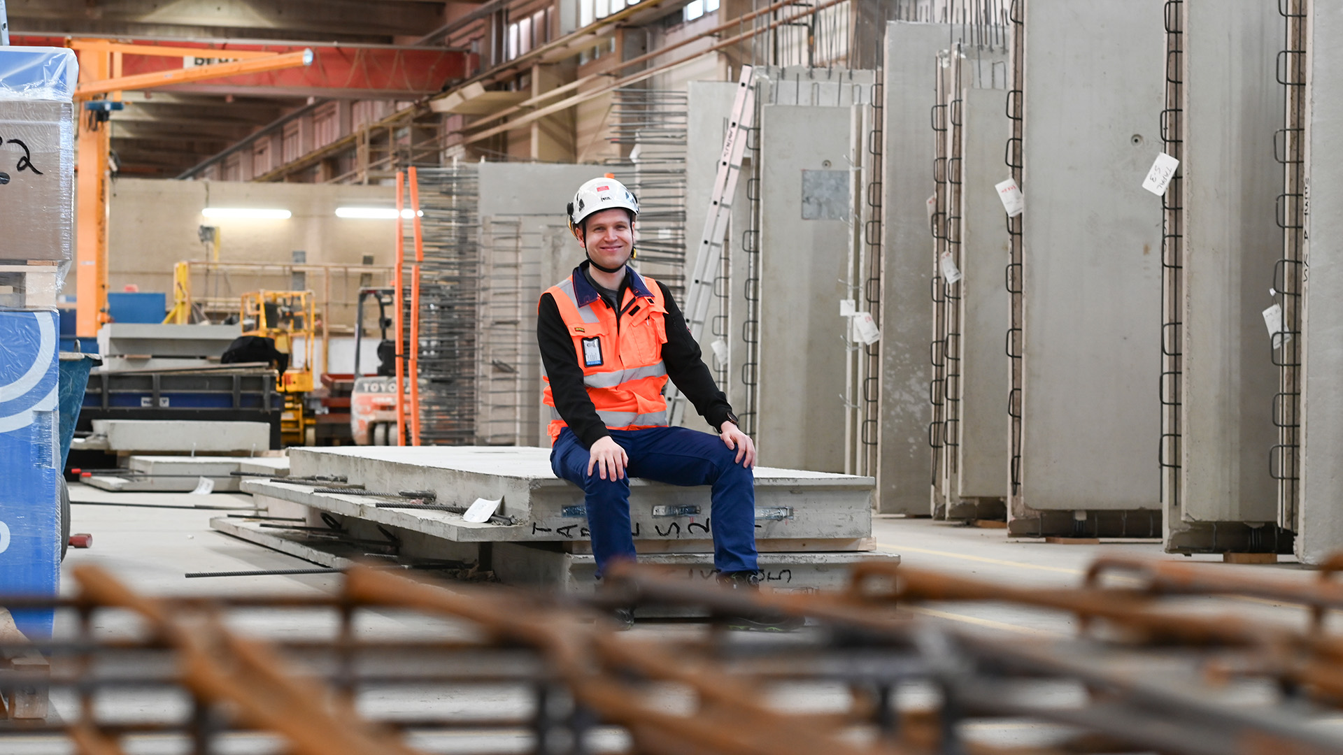 Rakennusbetoni ja Elementti Oy:n Sami Konsti yrityksen tiloissa huhtikuussa 2026. Kuva: Sami Turunen